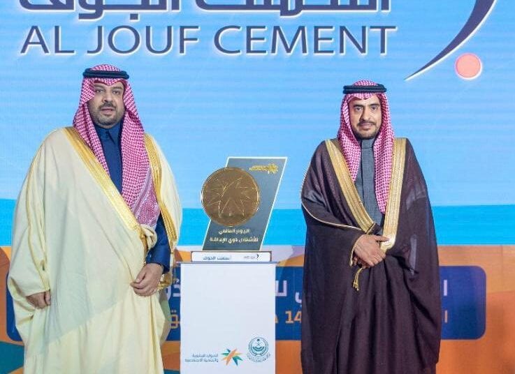 أمير الحدود الشمالية يتفقد شركة إسمنت الجوف ويطلع على مشاريع الطاقة والتشجير
