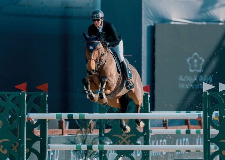 تصفيات بطولة لونجين العالمية لقفز الحواجز .. الفارس الإيطالي جاوديانو يتوّج بكأس وزارة الرياضة