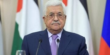 الرئيس الفلسطيني يصل الرياض للمشاركة في القمة العربية والإسلامية غير العادية