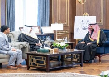 أمير الحدود الشمالية يهنئ عضو هيئة التدريب بكلية الشمال للتمريض على إنجازه الأكاديمي