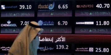 سوق الأسهم السعودية تضيف 45 نقطة بسيولة 1.6 مليار دولار