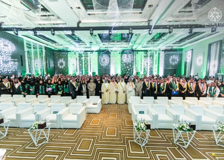 الخدمات الصحية بوزارة الدفاع تحتفي بتخريج متدربي البرامج المعتمدة من الهيئة السعودية للتخصصات الصحية والمبتعثين للخارج