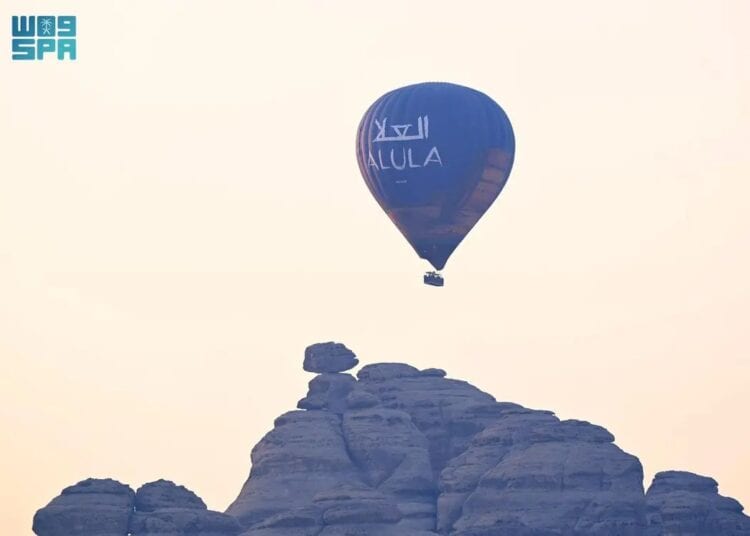 تضفي أجواء هادئة وملهمة.. المناطيد في العُلا وسيلة لاستكشاف الطبيعة والتراث