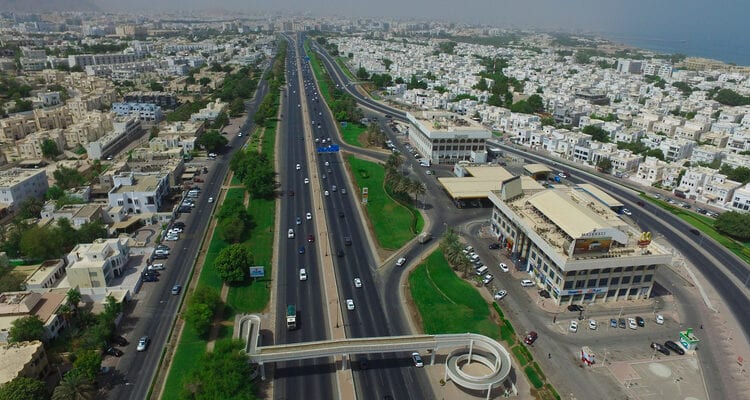 عدد المركبات على طرق سلطنة عمان يتخطى مليون و728 ألف مركبة بنهاية سبتمبر الماضي