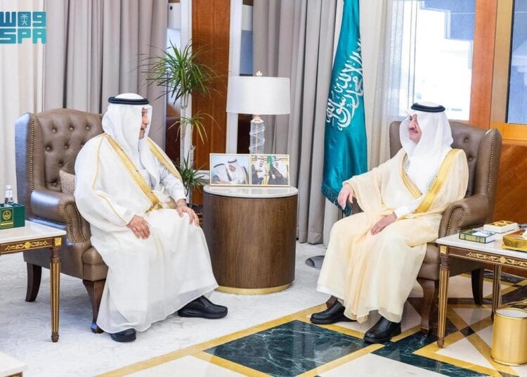 أمير المنطقة الشرقية يستقبل رئيس مجلس إدارة جمعية الذوق العام