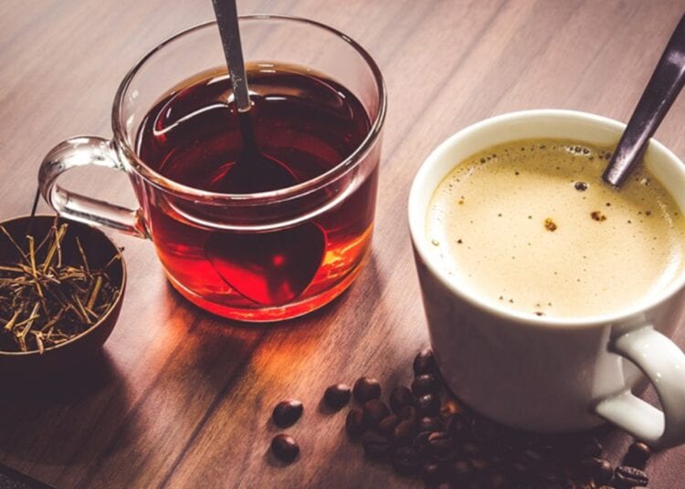 الشاي والقهوة يومياً.. سلاح طبيعي ضد السرطان