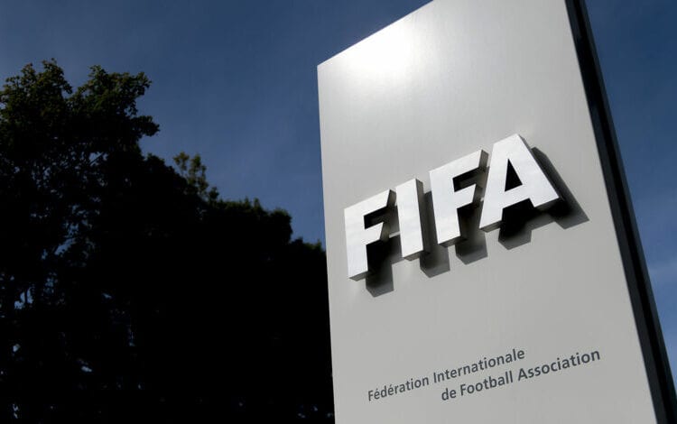 FIFA يعتمد قائمة الحكام السعوديين المعتمدين لعام 2025.. تعرف عليهم