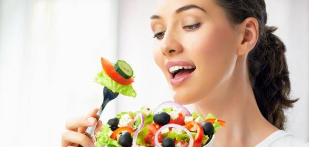 أخصائية: ‏تناول الخضروات مهم جدا.. والأكل البطيء للوجبات يساعد على تفادي زيادة الوزن