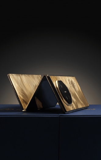 Huawei Mate XT Ultimate بوزن 1 كيلوجرام من الذهب عيار 18.. سعره 375 ألف ريال سعودي