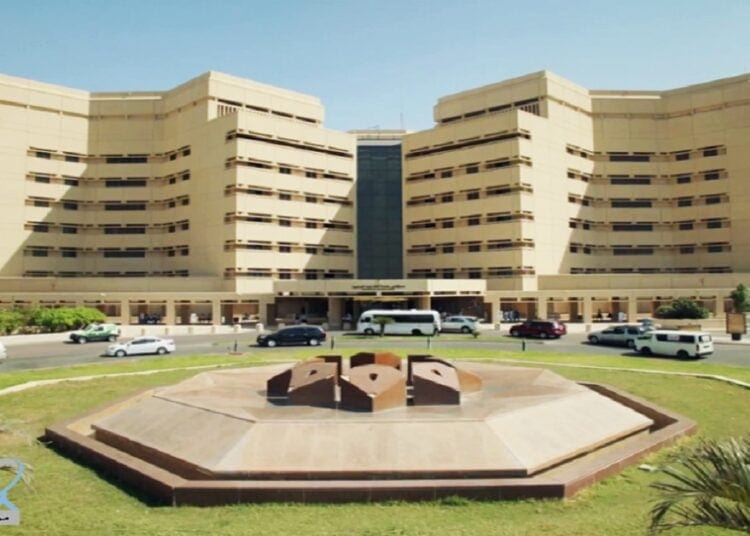 جامعة الملك عبدالعزيز تحتفل بتخريج 300 ممارس صحي