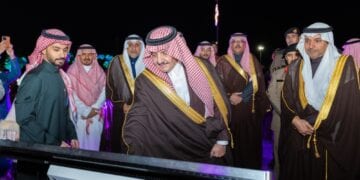 أمير المنطقة الشرقية يدشّن المرحلة الثانية لمتنزه التلال بالجبيل