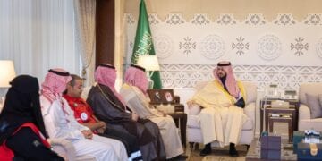 نائب أمير الشرقية يطلع على مبادرات وبرامج هيئة الهلال الأحمر السعودية بالمنطقة