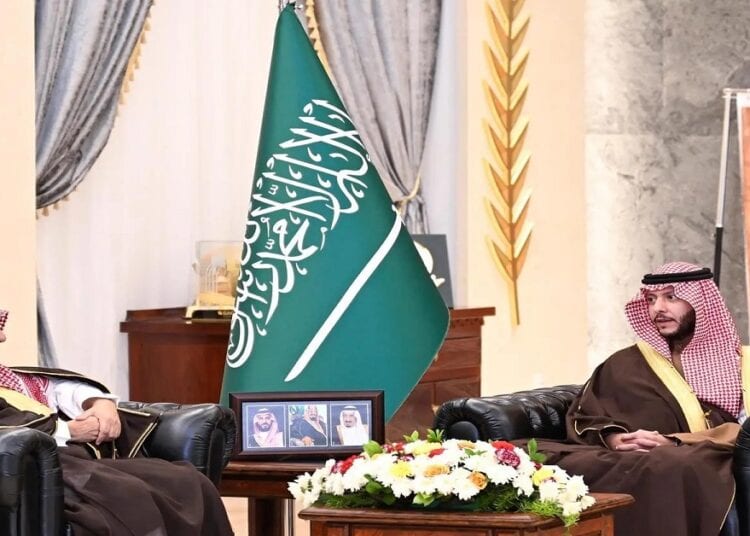 محافظ الطائف يستقبل رئيس نادي وج الرياضي
