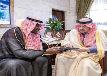 أمير الرياض يطلع على جهود الجمعية السعودية لحكام كرة القدم