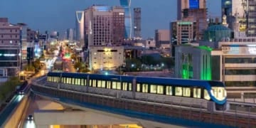 يوم تاريخي بالمملكة.. قطار الرياض يستقبل ركابه في 3 مسارات (فيديو)