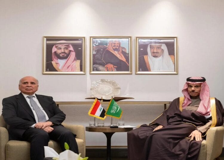 وزير الخارجية السعودي يبحث مع نظيريه العراقي واللبناني المستجدات الإقليمية