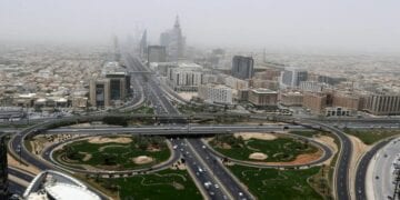 "الأنشطة غير النفطية تدفع النمو الاقتصادي في السعودية إلى 2.8% بالربع الثالث"