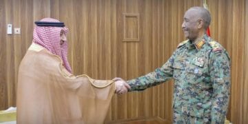 الخريجي يؤكد للبرهان حرص السعودية على استقرار السودان