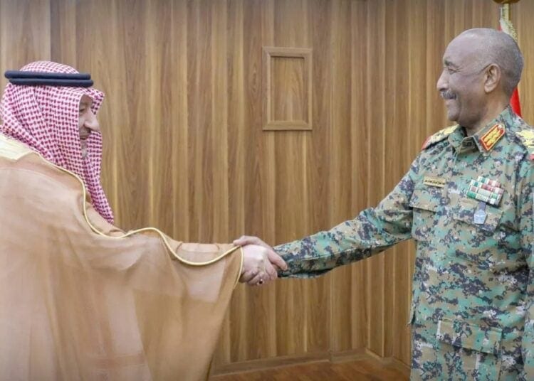 الخريجي يؤكد للبرهان حرص السعودية على استقرار السودان