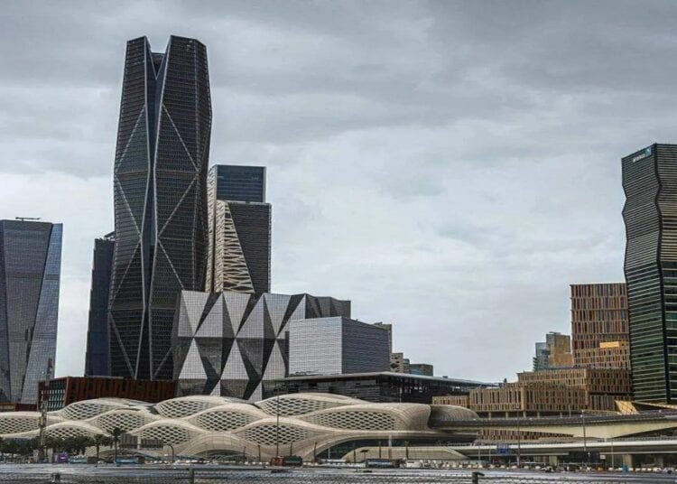 السعودية تعزز منعة اقتصادها بتنويع مصادر الدخل