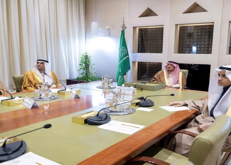 أمير منطقة الرياض يتابع أعمال ومشروعات شركة الفوزان القابضة لتعزيز التنمية الاقتصادية في العاصمة.