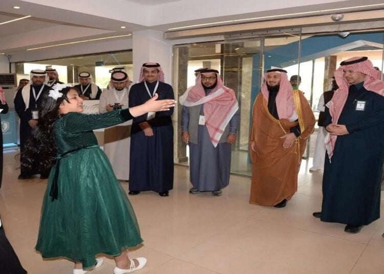مساعد وزير التعليم يدشّن معرض الأمن السيبراني التوعوي في الأحساء