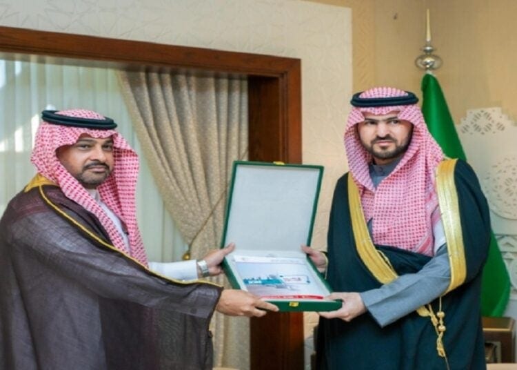 نائب أمير الشرقية يزور هيئة الهلال الأحمر للاطلاع على مبادراتها وبرامجها بالمنطقة