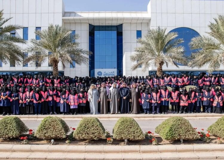 وزير الطاقة يزور مصانع متخصصة في إنتاج مكونات الطاقة بالمدينة الصناعية بالرياض