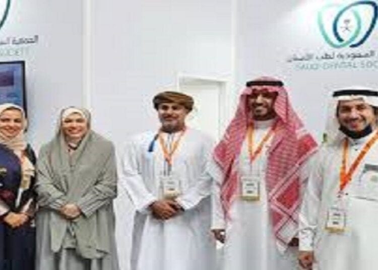 أمير منطقة الرياض يطّلع على جهود ونشاطات الجمعية السعودية لطب الأسنان
