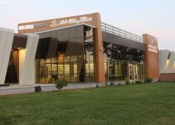 فريق طبي يستخرج جسم غريب من حنجرة طفل بمستشفى خالد بتبوك