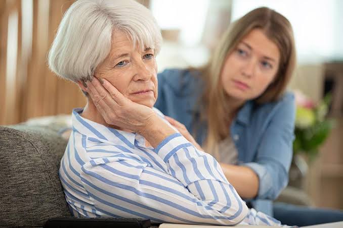 اختصاصية: لابد من تقديم الدعم النفسي للأم حتى تستطيع مواصلة دورها في تربية الأطفال