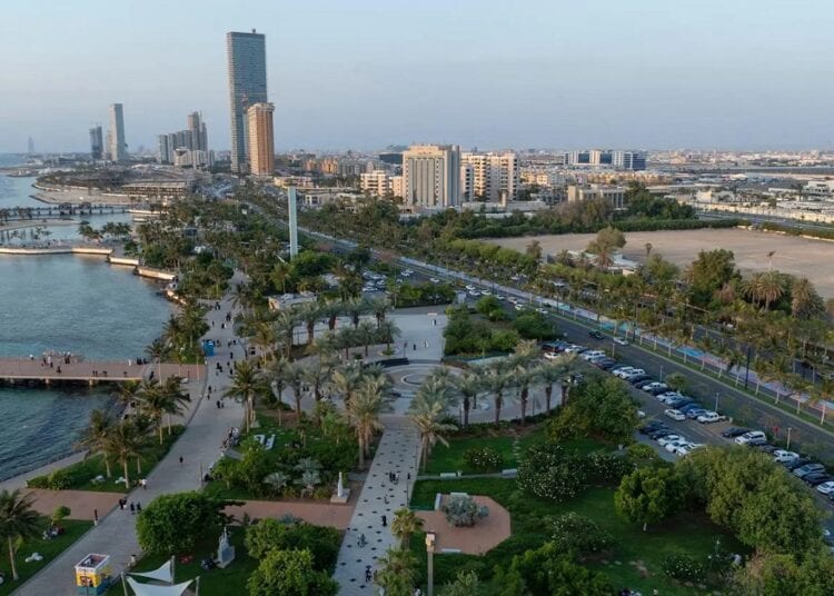 شتاء جدة يستقطب الأهالي والزوار للاستمتاع بالواجهات البحرية والحدائق