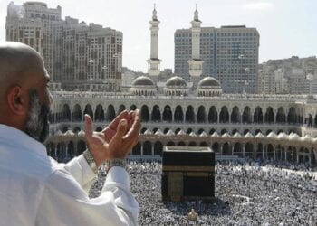**رئيس الهيئة الملكية لتطوير مكة المكرمة يناقش مع "الهلال الأحمر" جهود الابتكار في خدمة ضيوف الرحمن**