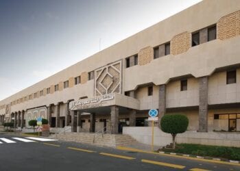 تدخل جراحي ينقذ مريضًا من شلل دائم في مستشفى الملك سعود