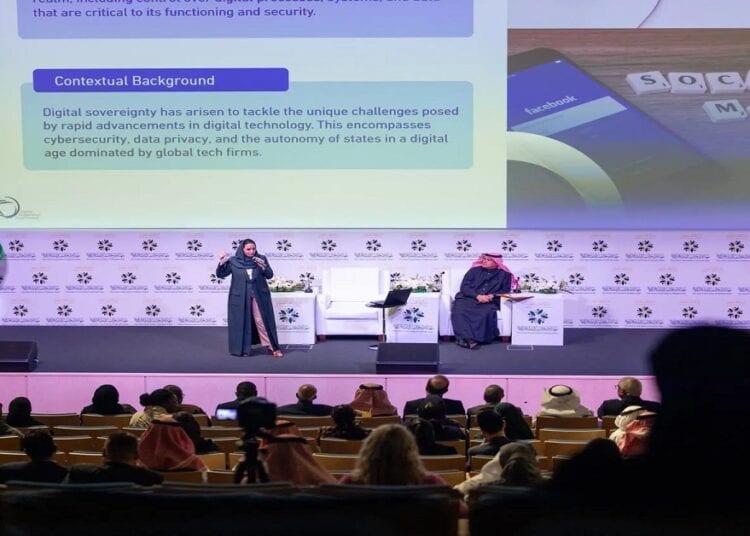 "الأمين العام لمنظمة التعاون الرقمي: المرونة الرقمية والاكتفاء الذاتي مفتاح حماية 'السيادة الرقمية'"