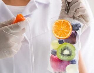 مختصون يحذرون من استخدام الفيتامينات الوريدية دون إشراف طبي
