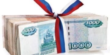 المركزي الروسي يرفع سعر صرف الدولار واليوان ويخفض اليورو مقابل الروبل