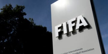 FIFA يعتمد قائمة الحكام السعوديين المعتمدين لعام 2025.. تعرف عليهم