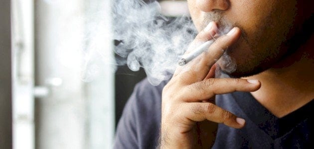 مختص: التدخين يحتوي على 64 مادة مسرطنة.. وهو من مسببات السرطان بشكل عام