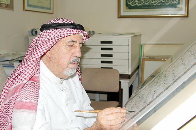 من هو الشيخ عثمان طه؟.. خطاط المصحف