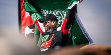 وزير الرياضة يهنئ يزيد الراجحي بفوزه التاريخي بلقب رالي داكار 2025