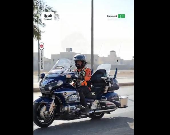 زار العالم بدراجته النارية.. من هو رحال نجران؟
