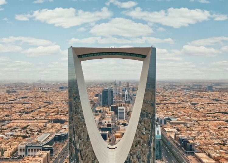 مستشار اقتصادي: نمو كبير في القطاع الغير النفطي في المملكة ليتجاوز الـ 50% من الناتج المحلي