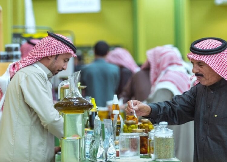 “43 مزارعًا و5 شركات يتنافسون بمنتجاتهم في معرض الزيتون بمهرجان الجوف الدولي”