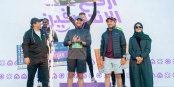 محافظ ‫الأحساء‬ يُشارك أكثر من 14 ألف متسابق ومتسابقة في سباق “الحسا تركض 2025” ويتوج الفائزين