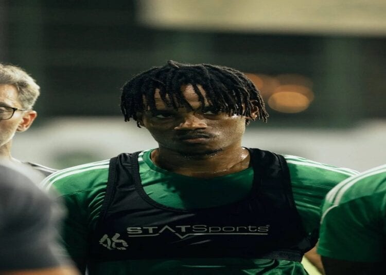 الأهلي يعلن تجديد عقد نجم الفريق ريان حامد