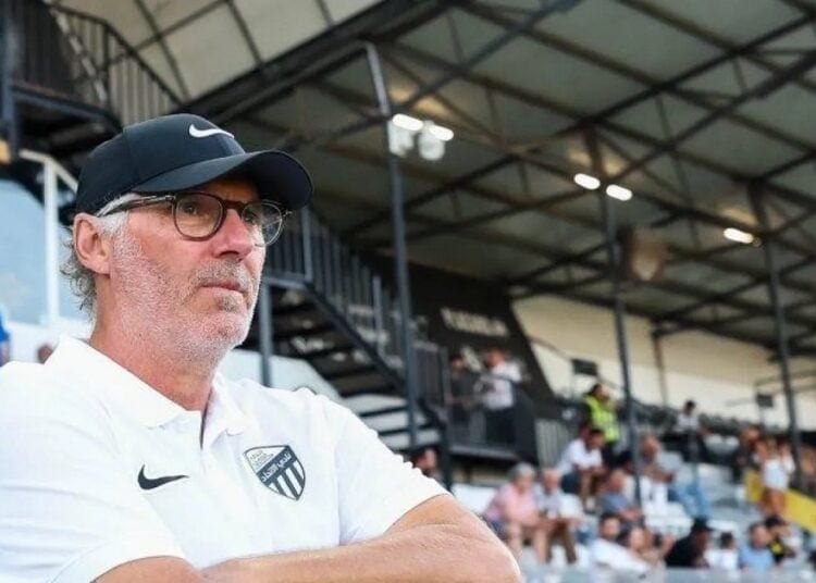 “بلان مدرب الاتحاد في حداد على وفاة والدته إيفون”