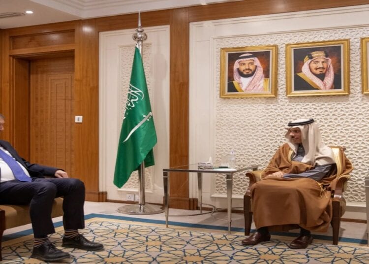 وزير الخارجية ومفوض «أونروا» يبحثان أوجه التعاون المشترك