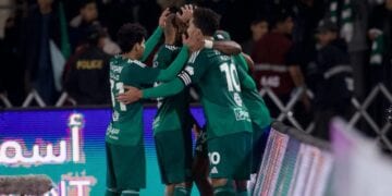 الأهلي يواصل التقدم.. والعروبة في أزمة