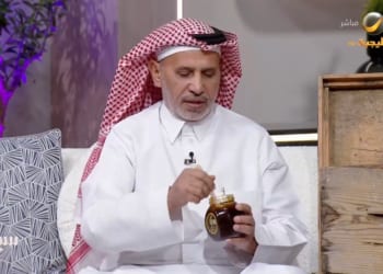 على الهواء.. محمد العامري يوضح الفرق بين العسل الطبيعي والمغشوش (فيديو)